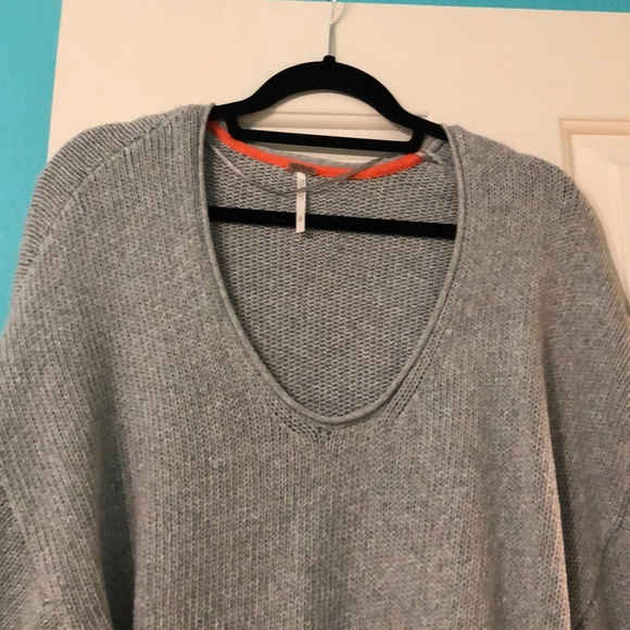 Free People grey oversized knit sweater - Picture 2 of 5